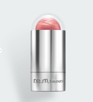 r.e.m beauty Mélange à Trois blush and highlight in satin finish, featuring a compact with pink and champagne shades for glowing makeup.