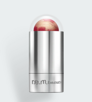 r.e.m beauty Mélange à Trois blush and highlight palette in Tease, featuring blush and highlighter shades in a compact makeup palette.