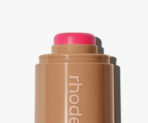 R. Beauty Juice blush makeup in soft pink shade, showcasing the compact with smooth, pigmented blush powder.