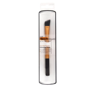 Real Techniques makeup concealer brush with soft bristles for precise application of concealer.